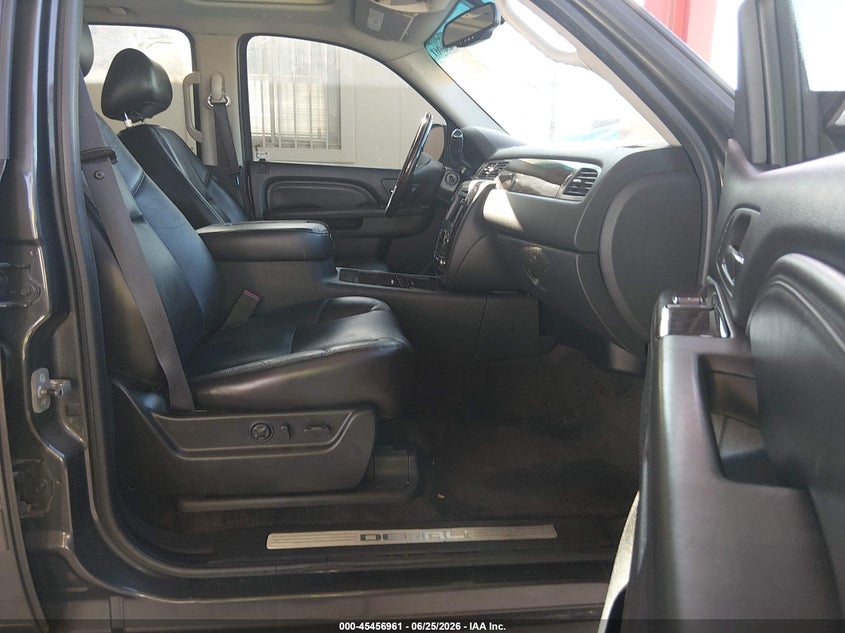 2011 GMC YUKON auction photo 5