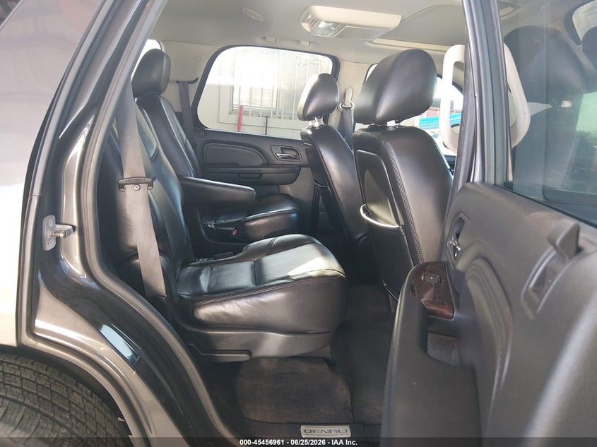 2011 GMC YUKON auction photo 8