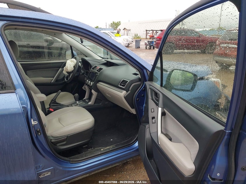 2017 SUBARU FORESTER auction photo 5
