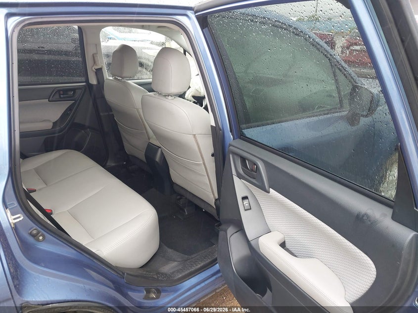 2017 SUBARU FORESTER auction photo 8