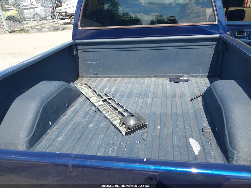 1986 CHEVROLET C-10 COUPE 5.0L V8 CRB OHV C