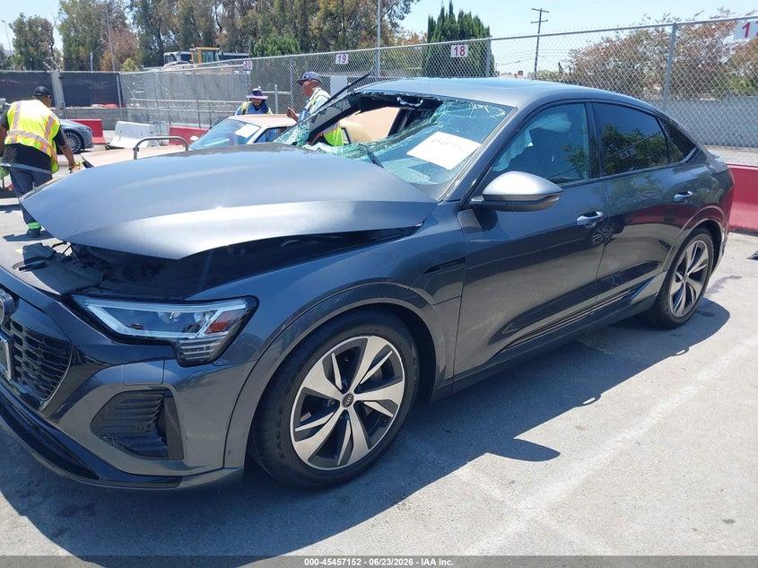 Vin: wa1baage8rb038309, lot: 45955265, audi q8 e-tron s line premium quattro 20242