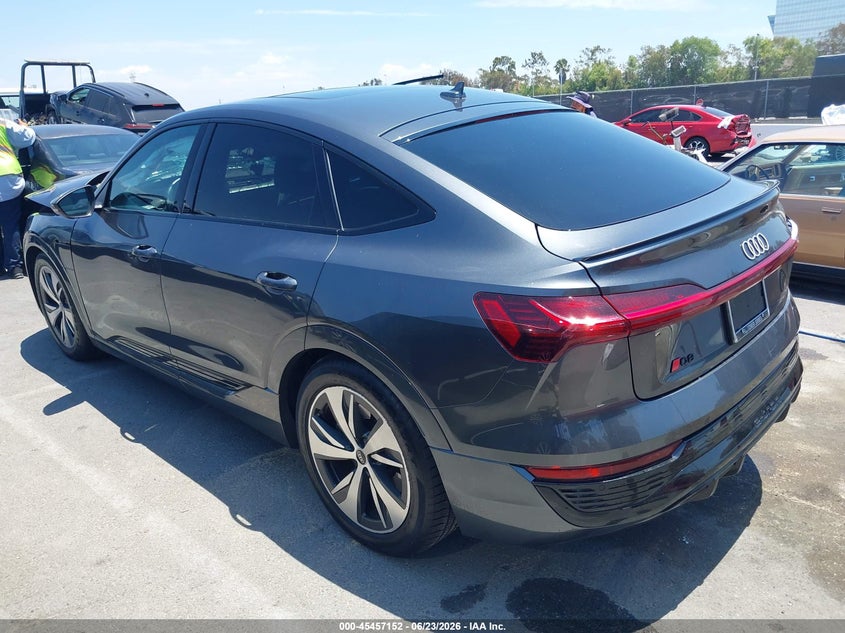 Vin: wa1baage8rb038309, lot: 45955265, audi q8 e-tron s line premium quattro 20243