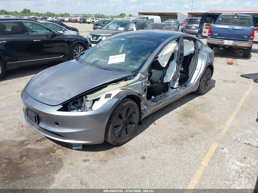 2025 Tesla Model 3, Левый бок, IAAI, VIN 5YJ3E1EA1SF979120 — фото 2