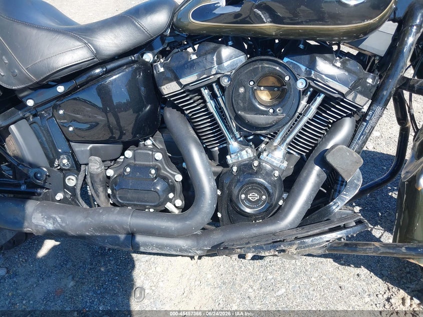 2018 Harley-Davidson Flhc Heritage Classic VIN: 1HD1YAJ17JC014261 Lot: 45457366