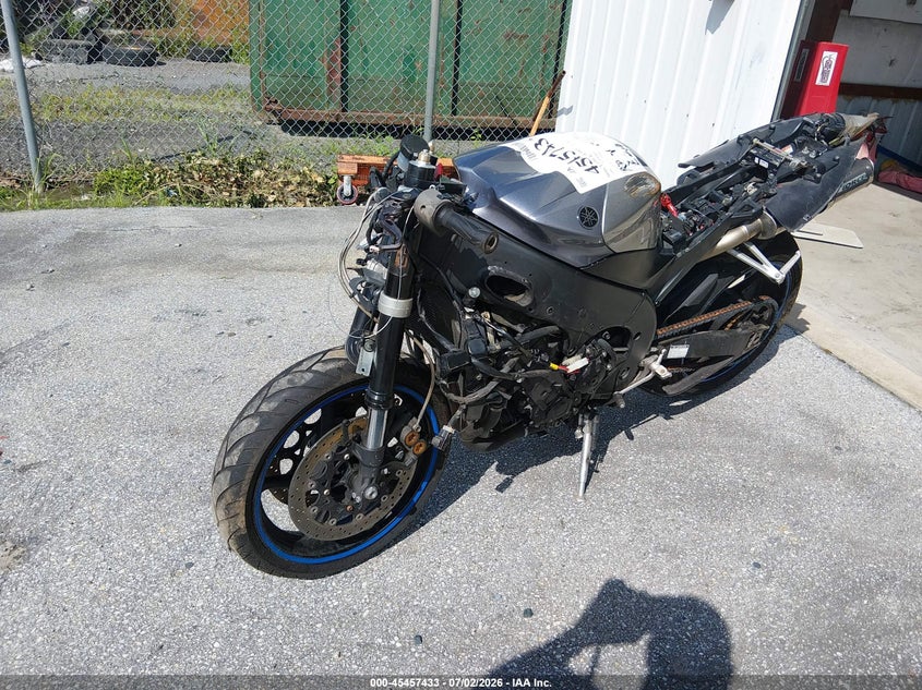 2004 YAMAHA YZFR1 auction photo 2