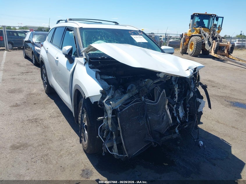 2022 TOYOTA HIGHLANDER  (VIN: 5TDGZRBHXNS585492)