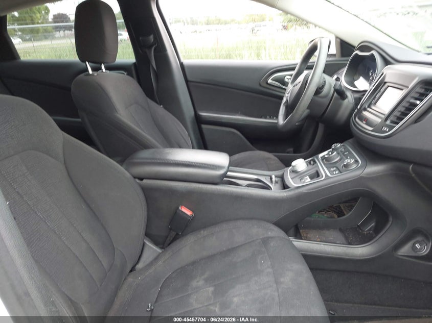 2015 CHRYSLER 200 auction photo 5
