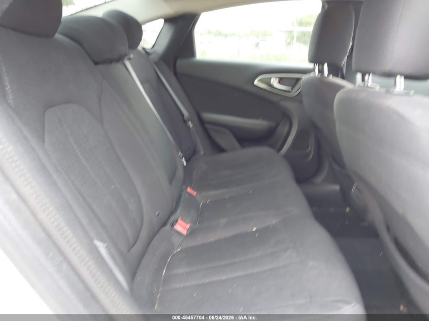 2015 CHRYSLER 200 auction photo 8