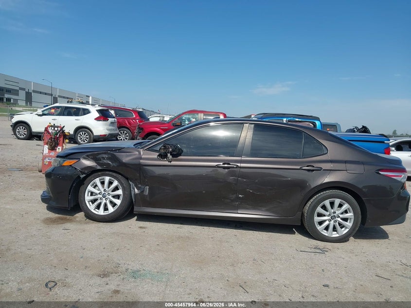 TOYOTA CAMRY - zdjęcie 14