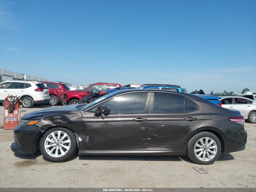 TOYOTA CAMRY - zdjęcie 6