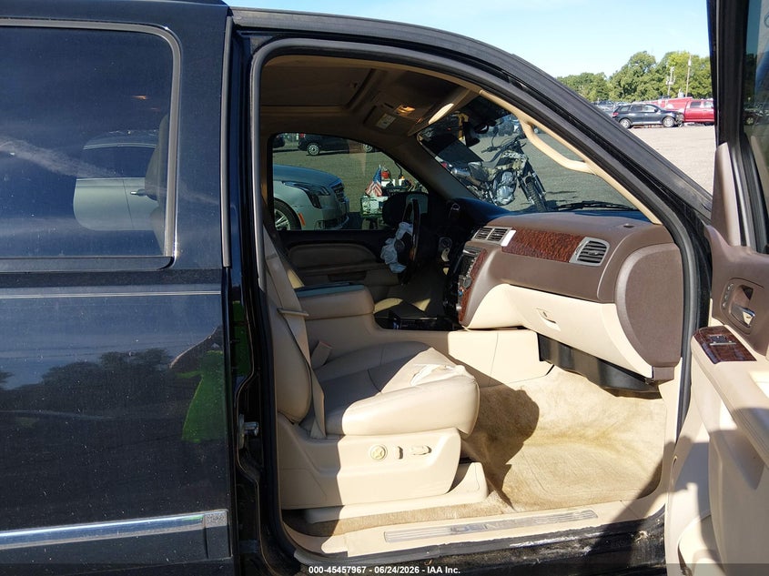 2011 GMC YUKON auction photo 5