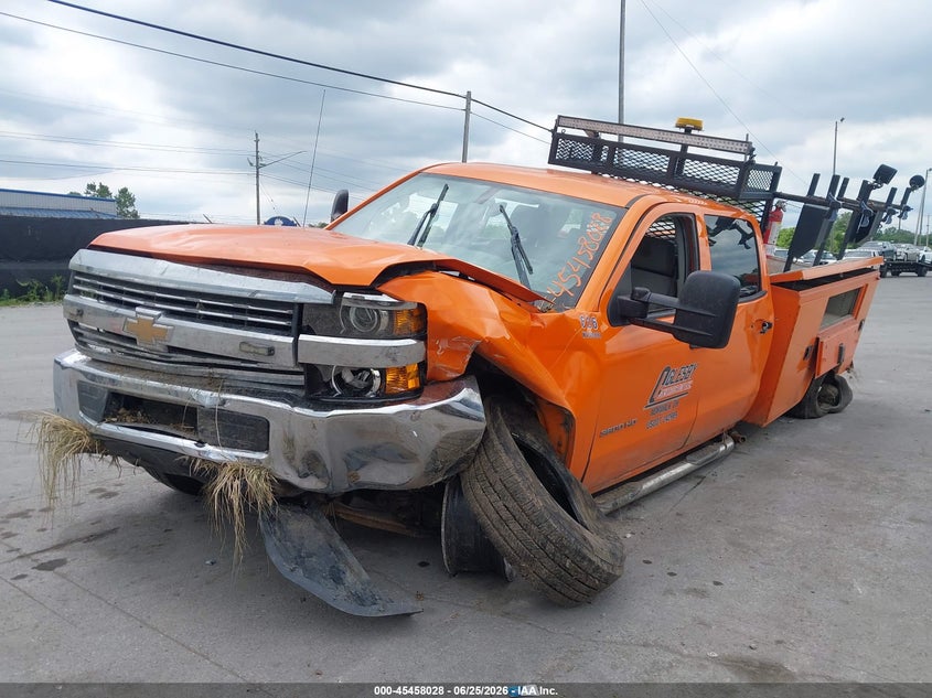 2018 Chevrolet Silverado, Rollover, IAAI, VIN 1GC1CYEGXJF210698 — photo 2