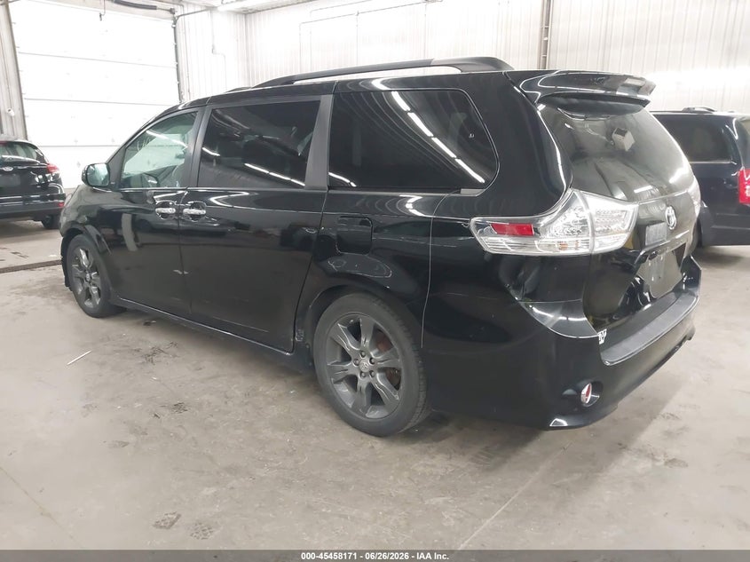 2015 TOYOTA SIENNA auction photo 3