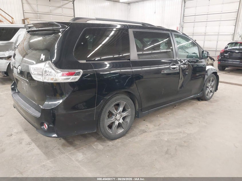 2015 TOYOTA SIENNA auction photo 4