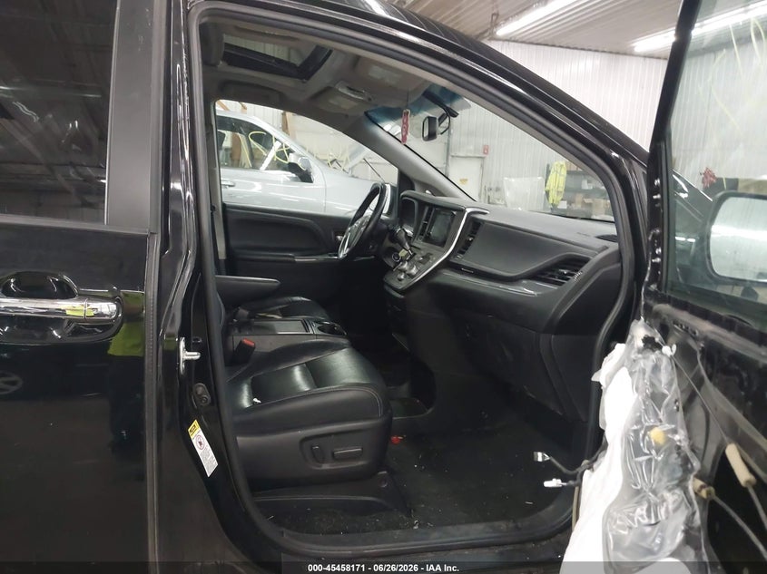 2015 TOYOTA SIENNA auction photo 5