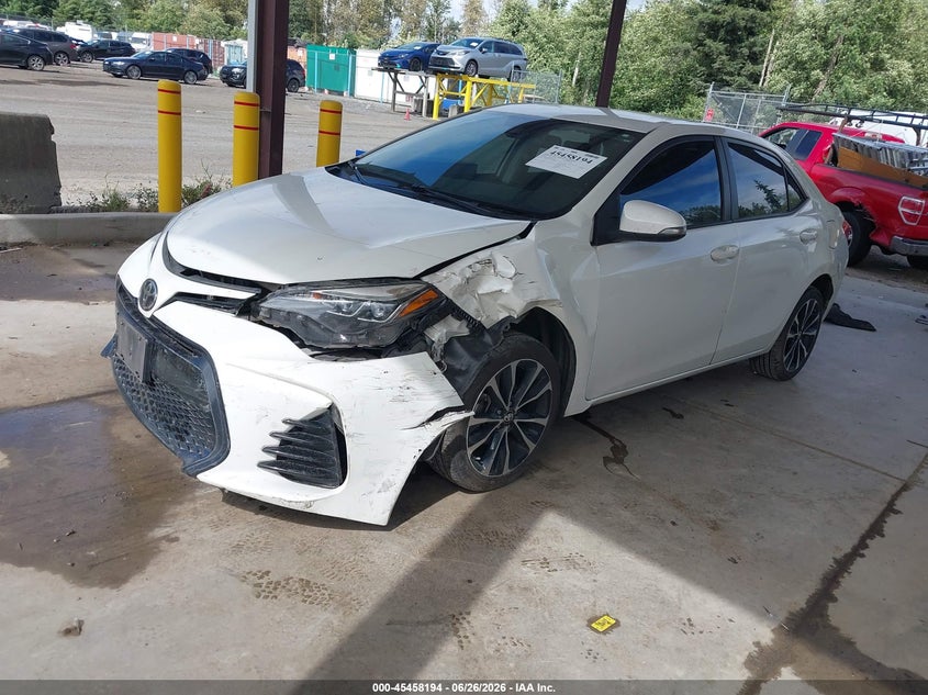 2018 Toyota Corolla Se 5YFBURHE0JP802816 photo 1
