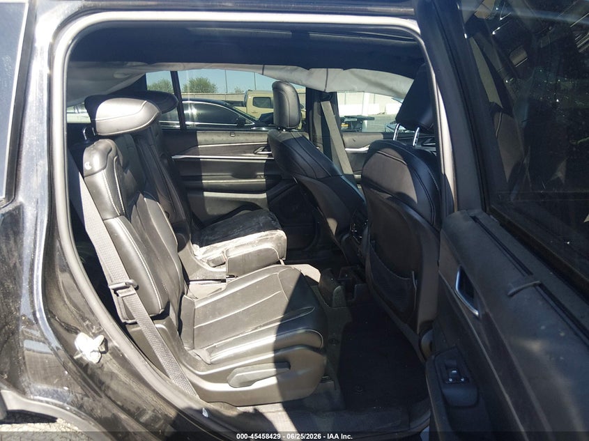 2024 JEEP GRAND CHEROKEE L auction photo 8