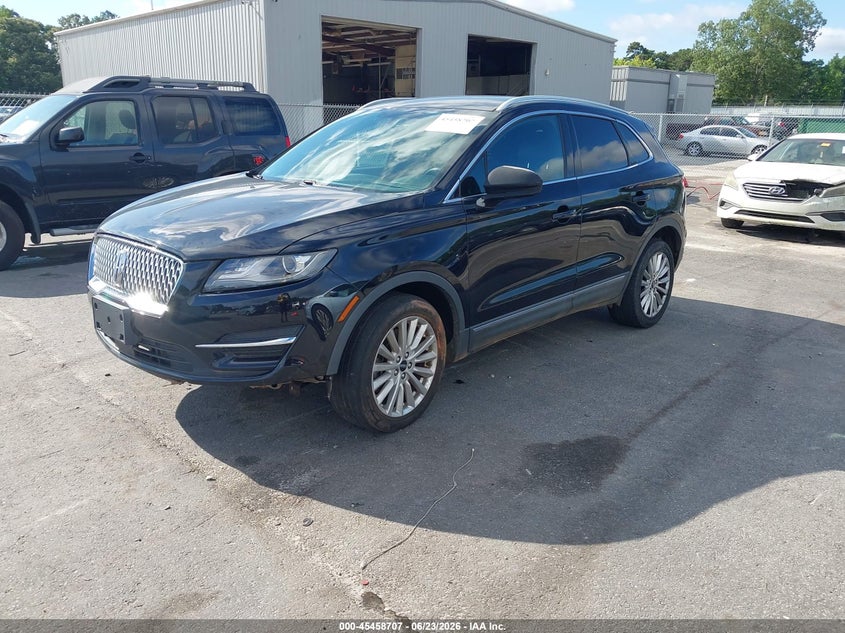 5LMCJ1D98KUL07008 2019 Lincoln Mkc Standard photo 1