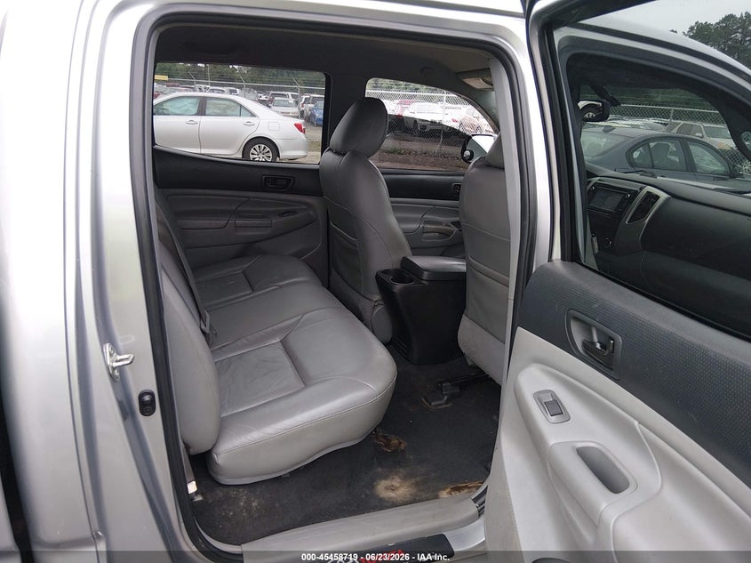2015 TOYOTA TACOMA auction photo 8