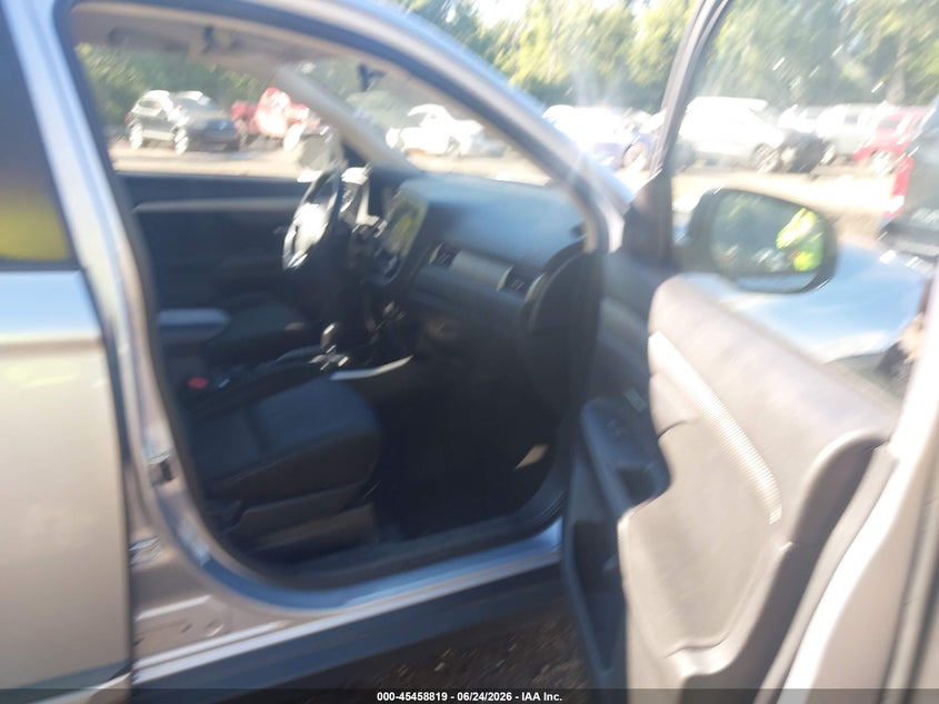 2017 MITSUBISHI OUTLANDER auction photo 5