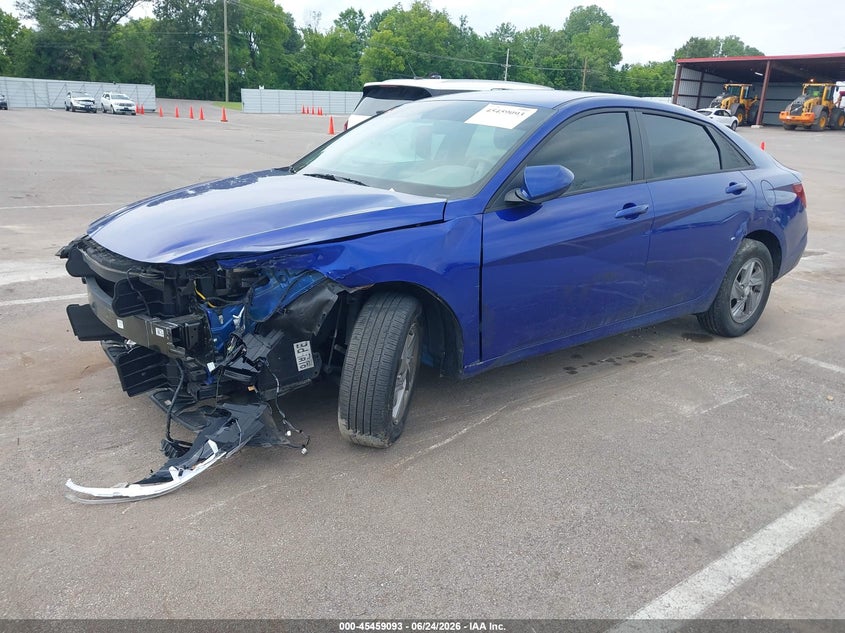 2024 HYUNDAI ELANTRA auction photo 2