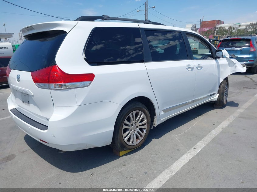 2013 TOYOTA SIENNA VAN 3.5L V-6 DOHC, VVT, 266HP