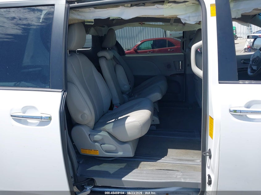 AtlanticExpress - Toyota Sienna