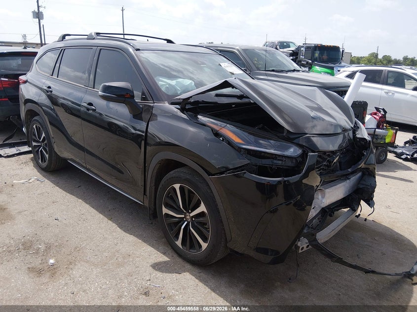 2021 TOYOTA HIGHLANDER auction photo 1
