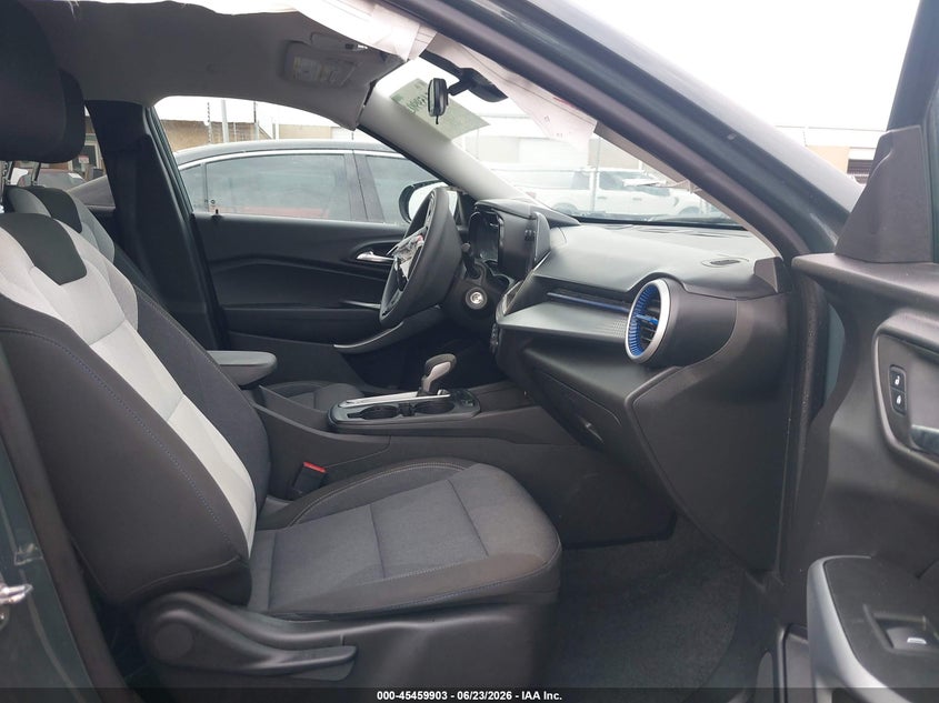 2025 CHEVROLET TRAX auction photo 5
