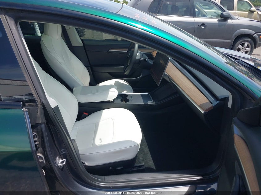 TESLA MODEL 3 - zdjęcie 5
