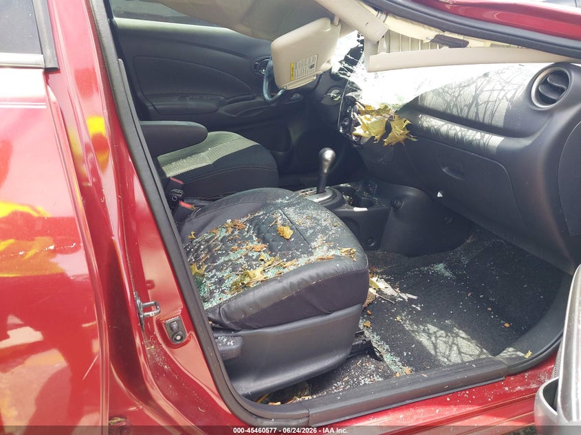 2018 NISSAN VERSA auction photo 5