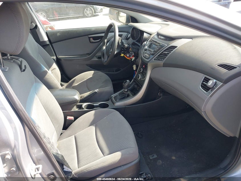 2015 HYUNDAI ELANTRA auction photo 5