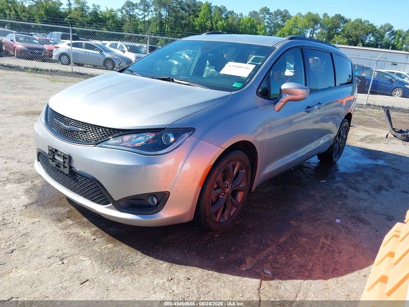 Vin: 2c4rc1bg0lr290636, lot: 45958770, chrysler pacifica touring l 20202