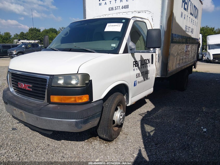 2005 CHEVROLET EXPRESS CUTAWAY auction photo 2
