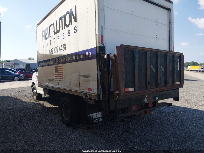 2005 CHEVROLET EXPRESS CUTAWAY auction photo 3