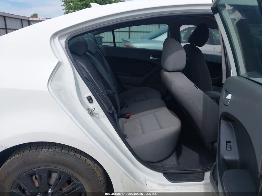 2017 KIA FORTE auction photo 8