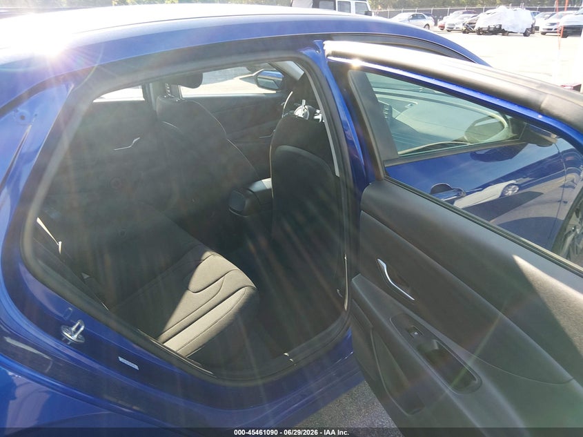 2022 HYUNDAI ELANTRA auction photo 8