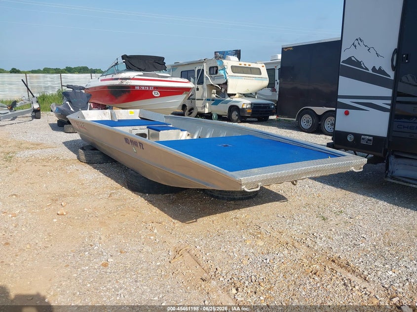 2015 BLAZER 17' auction photo 1