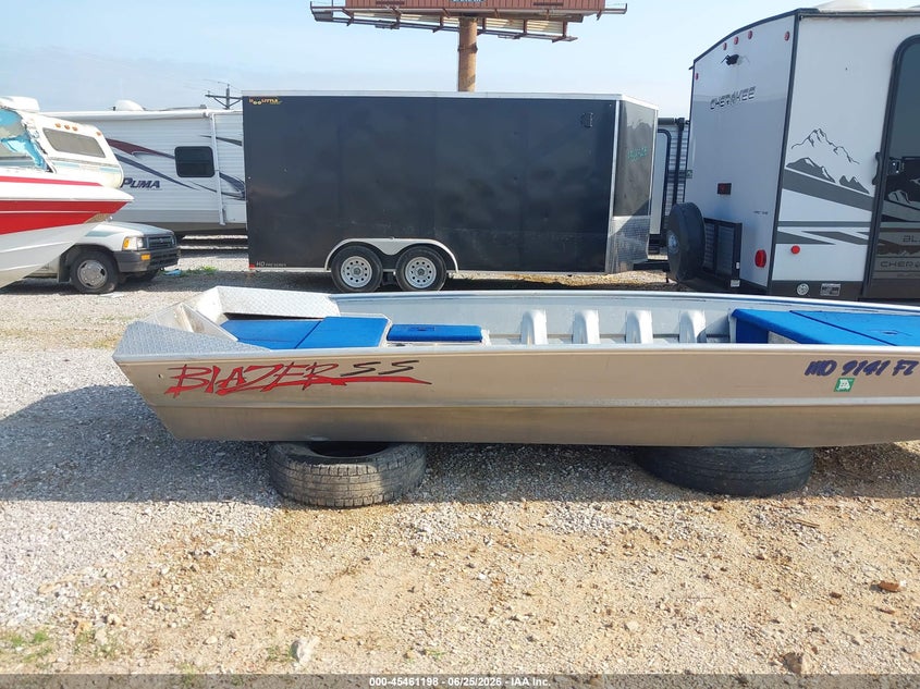 2015 BLAZER 17' auction photo 8