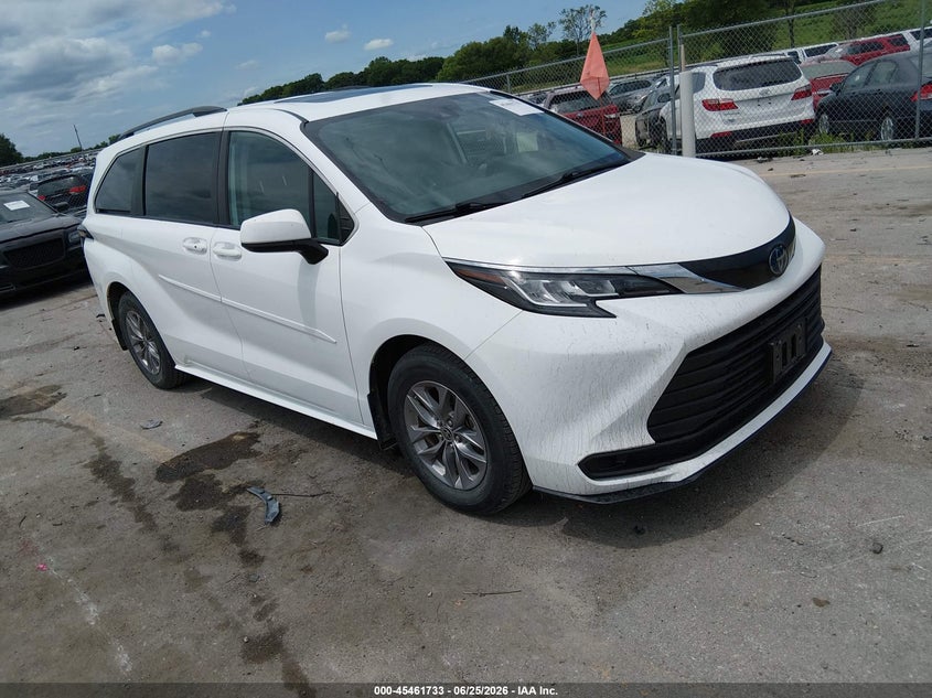 2022 TOYOTA SIENNA LE
