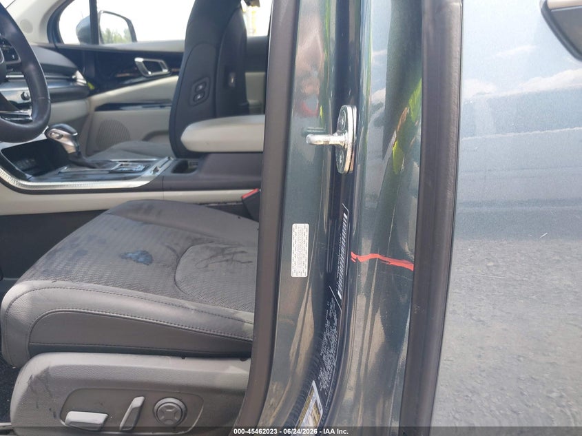 2024 KIA CARNIVAL MPV auction photo 6