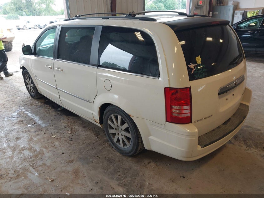 2009 CHRYSLER TOWN & COUNTRY auction photo 3