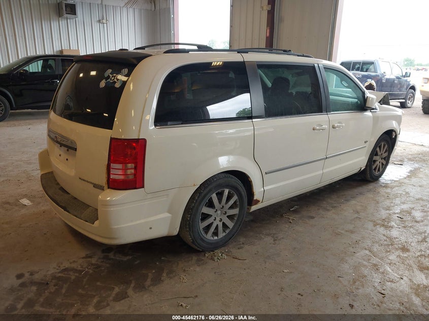 2009 CHRYSLER TOWN & COUNTRY auction photo 4