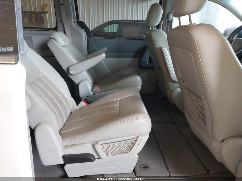 2009 CHRYSLER TOWN & COUNTRY auction photo 8