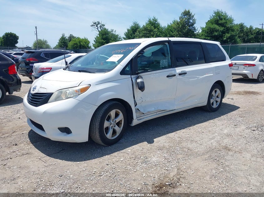 2012 Toyota Sienna, Left Side, IAAI, VIN 5TDZK3DC8CS178876 — photo 2