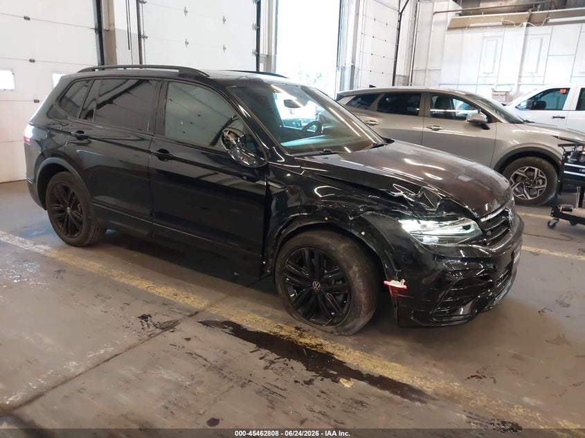 2022 VOLKSWAGEN TIGUAN auction photo 1