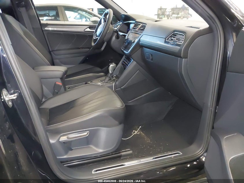 2022 VOLKSWAGEN TIGUAN auction photo 5
