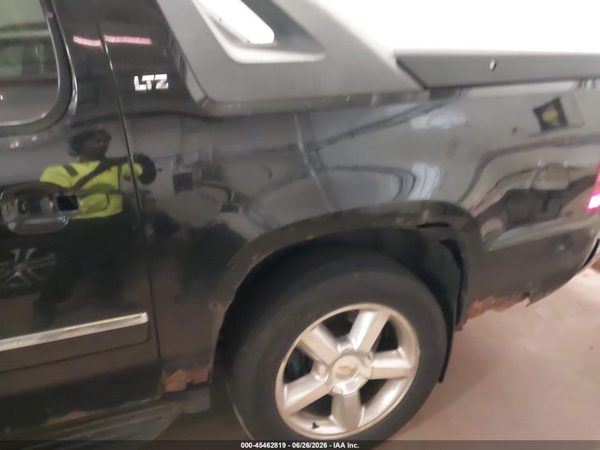 2011 CHEVROLET AVALANCHE 1500 auction photo 6