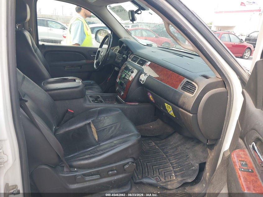 2010 CHEVROLET SUBURBAN 1500 auction photo 5